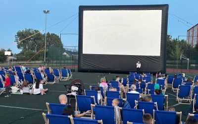 Kino plenerowe – niezapomniane seanse pod gołym niebem z Goliat-Film